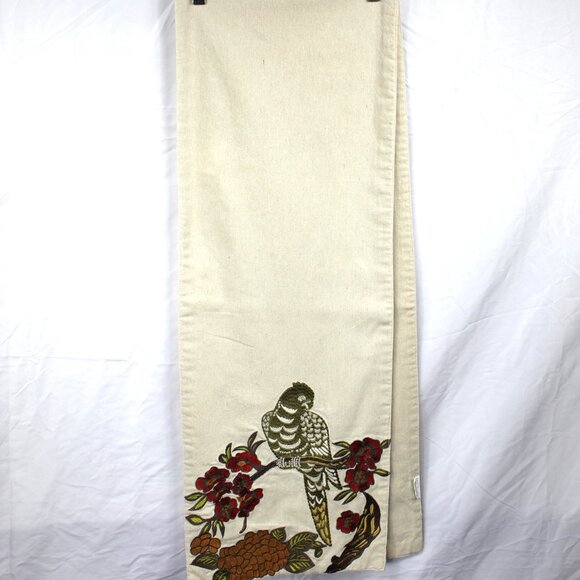 Parrot and Floral Design Simply/Envogue Embroidery Muslin Fabric Table Runner - Picture 6 of 8